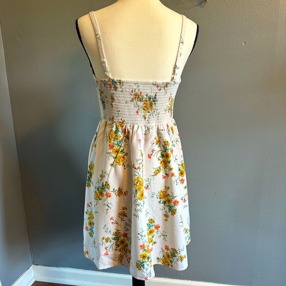 OLD NAVY CAMI FLOWERED DRESS. Size Medium. - Picture 4 of 6
